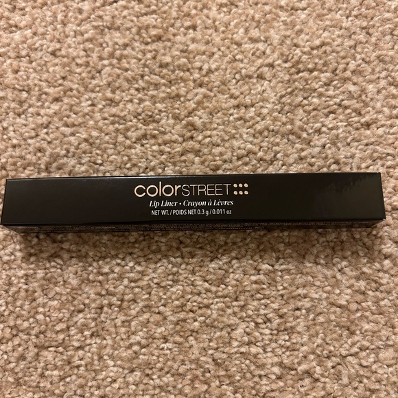 Color Street Lip Liner - Sassy - Picture 2 of 4